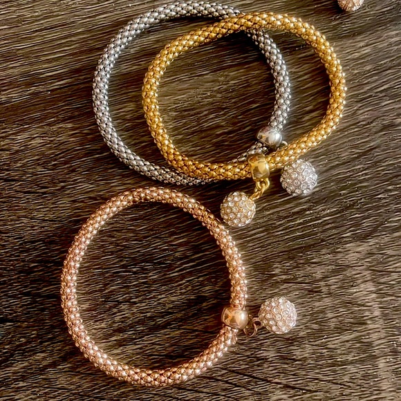 Aphrodite  Bracelets & Earrings & Neckle - Picture 2 of 4